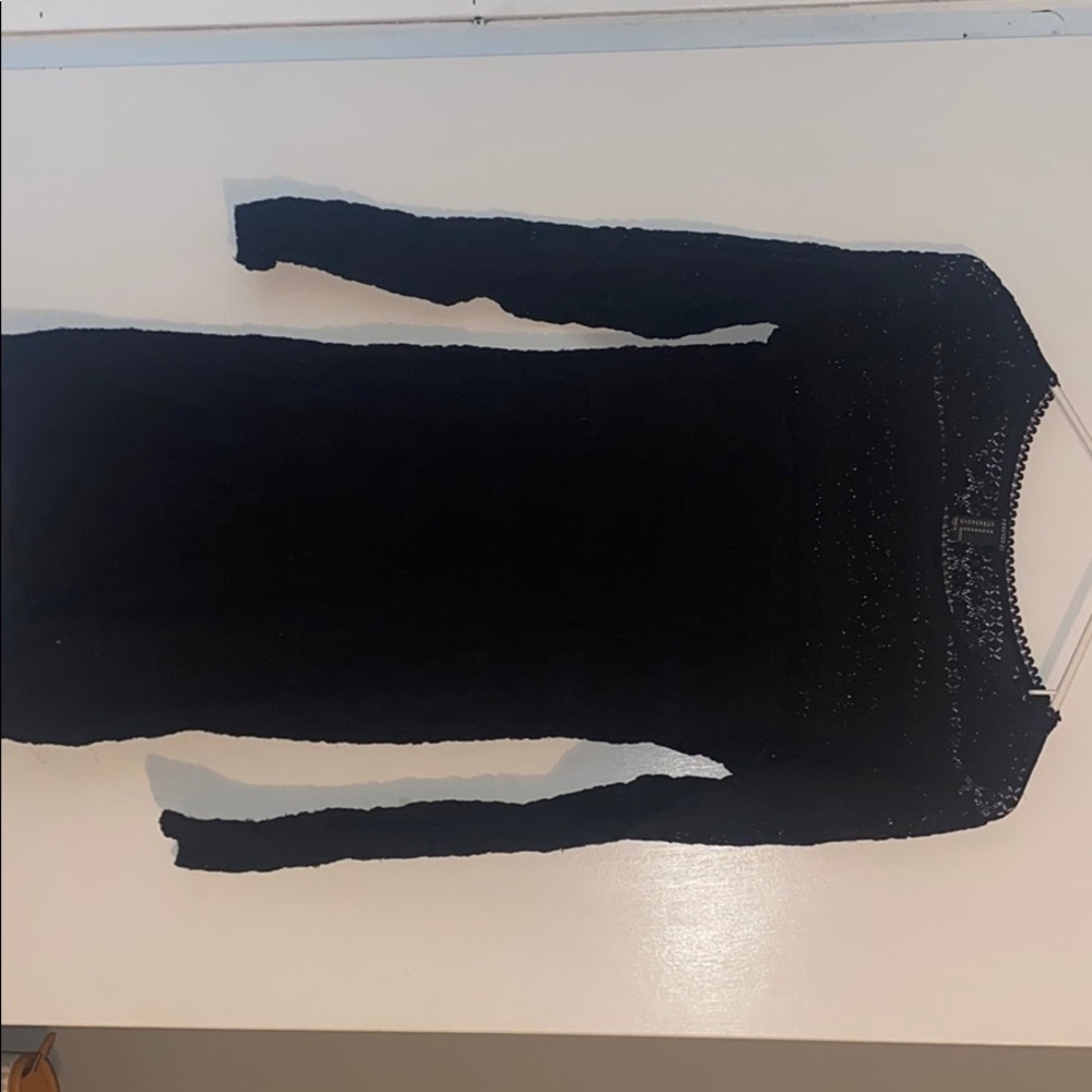 Forever 21 women’s black mini scrunch dress.